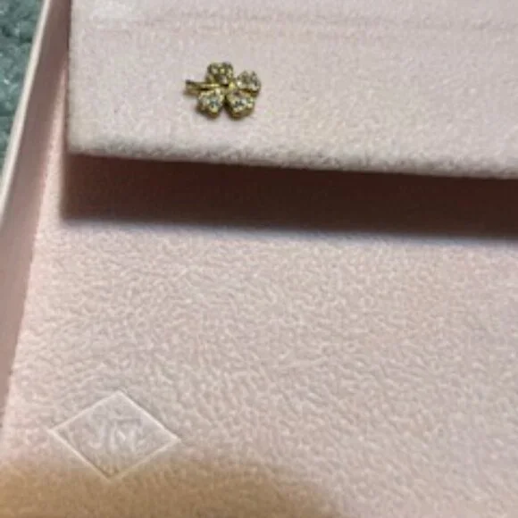 NIB Jennifer Meyer 18Kt. Mini Diamond 4-Leaf Clover Post Earrings - Picture 5 of 7